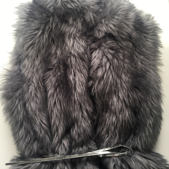 Faux Fur Vest - Picture 4 of 9